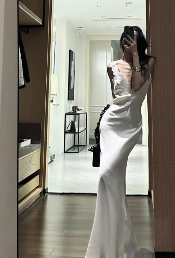 Romantic Mermaid V Neck White Lace Satin Long Prom Dress Evening Dress DP7961