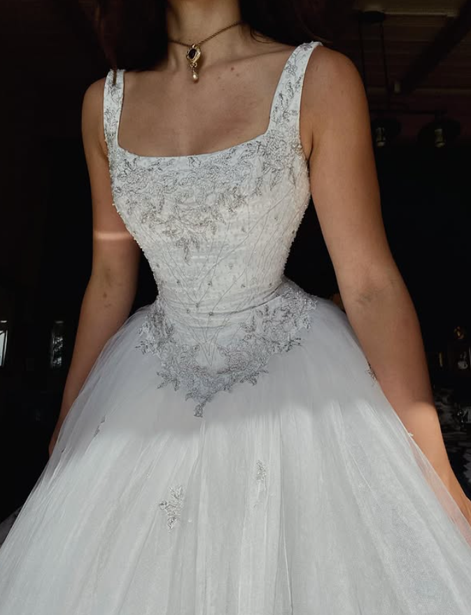 Gentle Lace Appliques A Line Straps White Tulle Wedding Dress Prom Dress DP5536