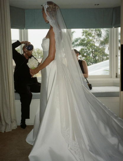 Stunning Ball Gown Strapless White Lace Satin Long Wedding Dress DP4325