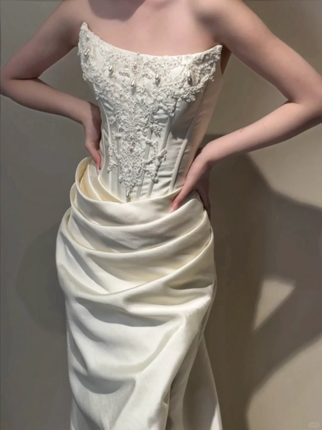 Pretty Mermaid Strapless Pearl Appliques White Satin Long Wedding Dress DP4420