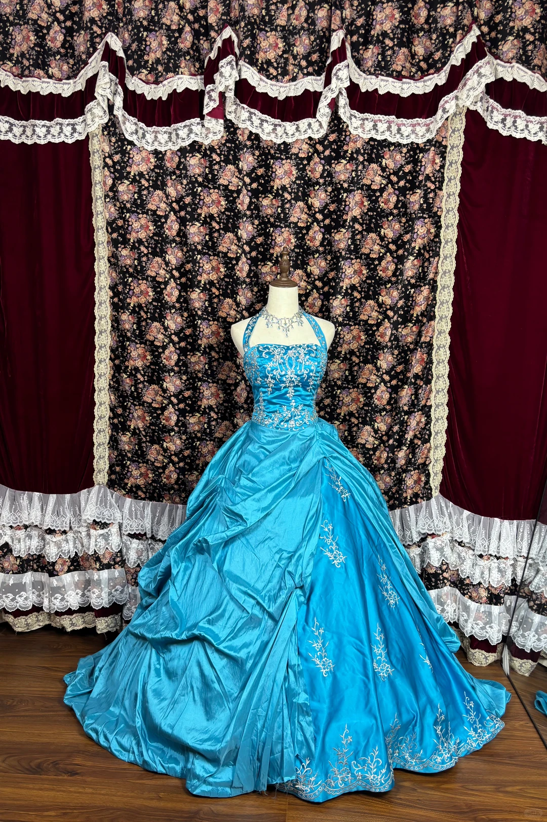 Vintage Blue Ball Gown Halter Beaded Pleated Satin Prom Dress Sweet 16 Dress DP5669