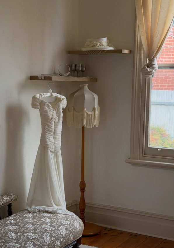 Vintage A Line V Neck Ivory Pleated Chiffon Prom Dress Wedding Dress DP7698