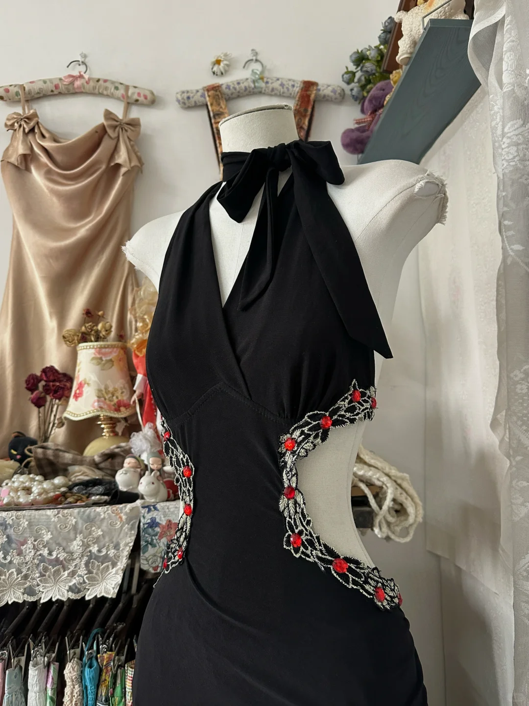 Vintage Mermaid Halter Red Beaded Black Satin Backless Prom Dress DP4857