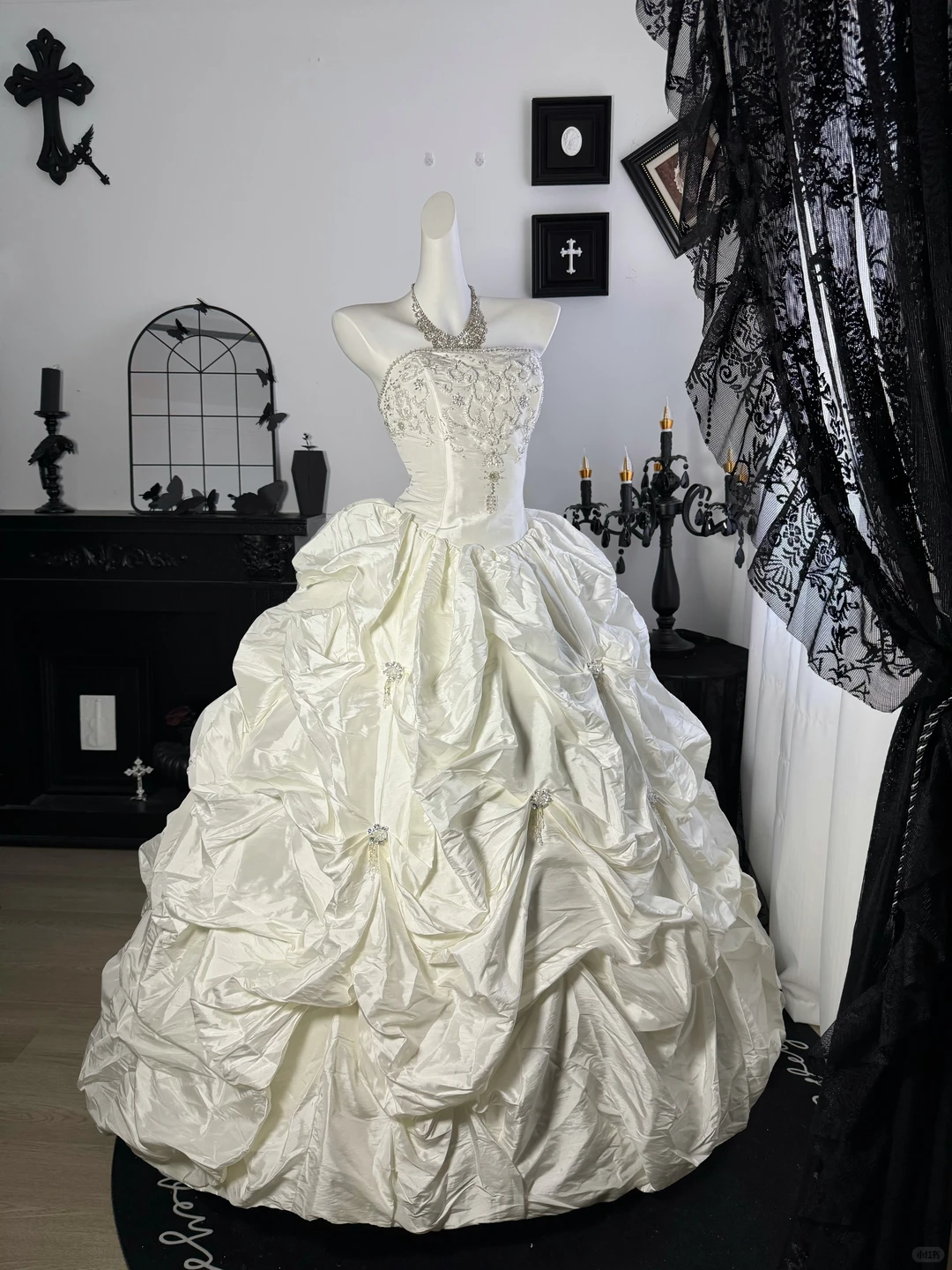 Vintage Ball Gown Strapless Beaded White Pleated Satin Prom Dress Wedding Dress DP6987
