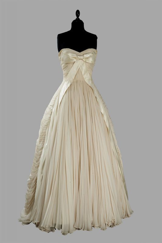Vintage Ivory A Line Sweetheart Neck Pleated Chiffon Long Prom Dress Formal Gown DP3681