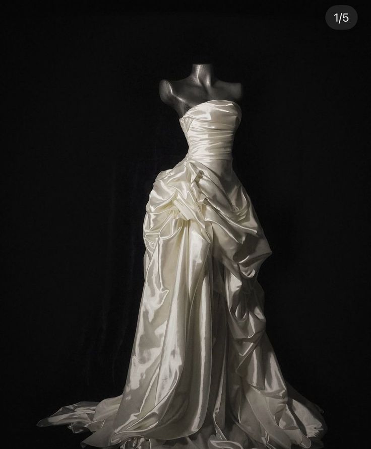 Stunning Ball Gown Strapless Pleated White Satin Prom Dress Wedding Dress DP3606