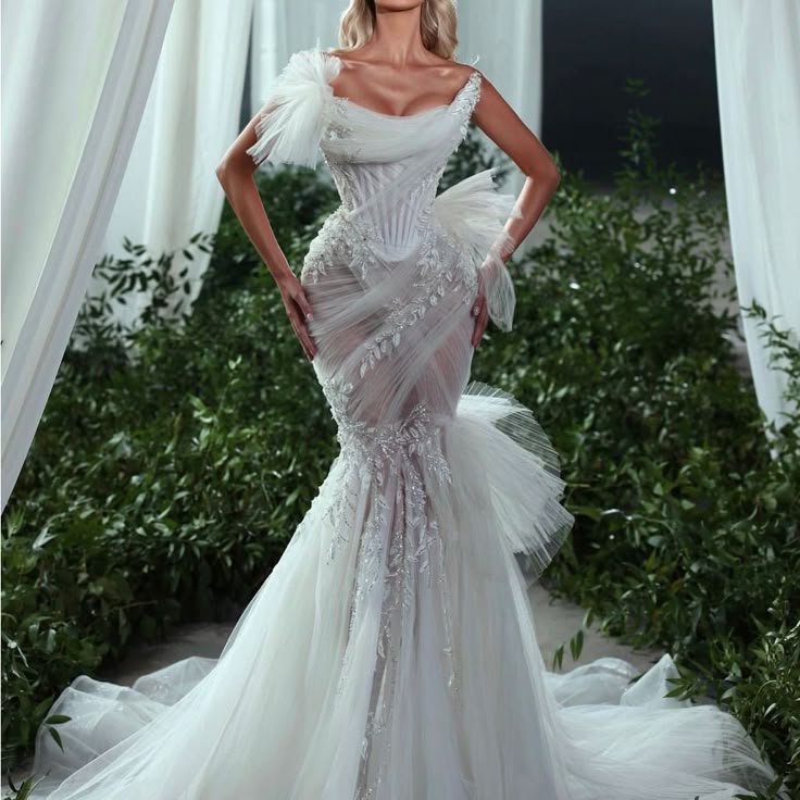 Gorgeous Mermaid Strapless Corset Appliques Tulle Long Sweep Wedding Dress DP1916
