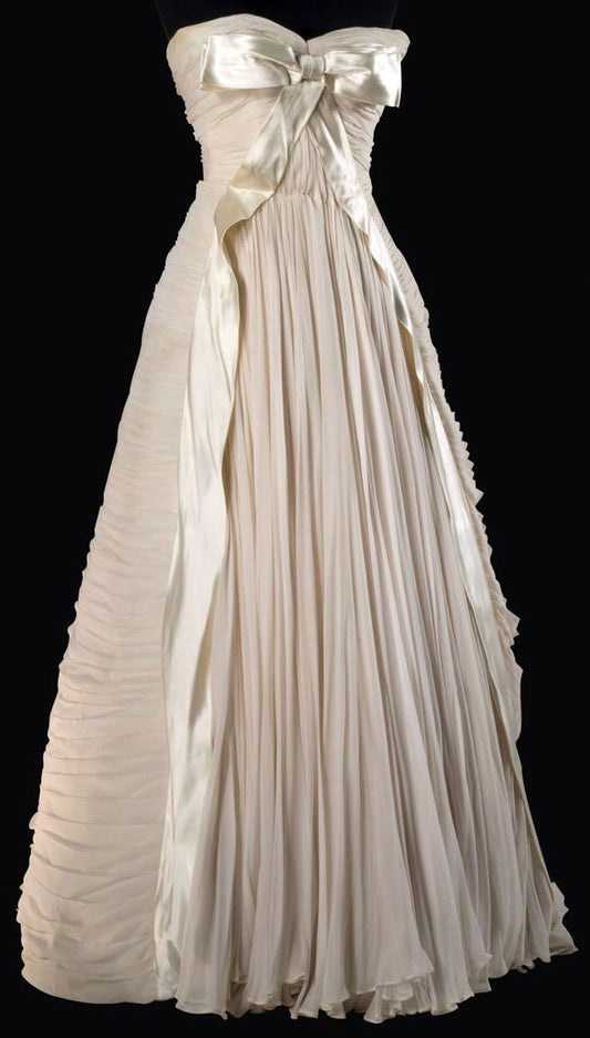 Vintage Ivory A Line Sweetheart Neck Pleated Chiffon Long Prom Dress Formal Gown DP3681
