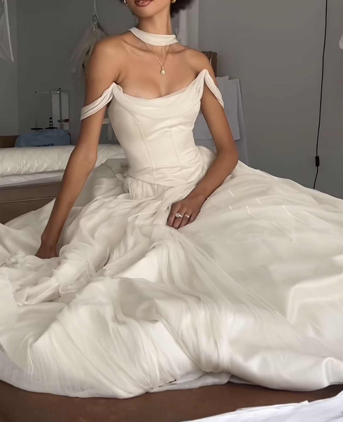 Simple Ball Gown Spaghetti Strap Pleated Tulle Satin Long Prom Dress Wedding Dress DP3602