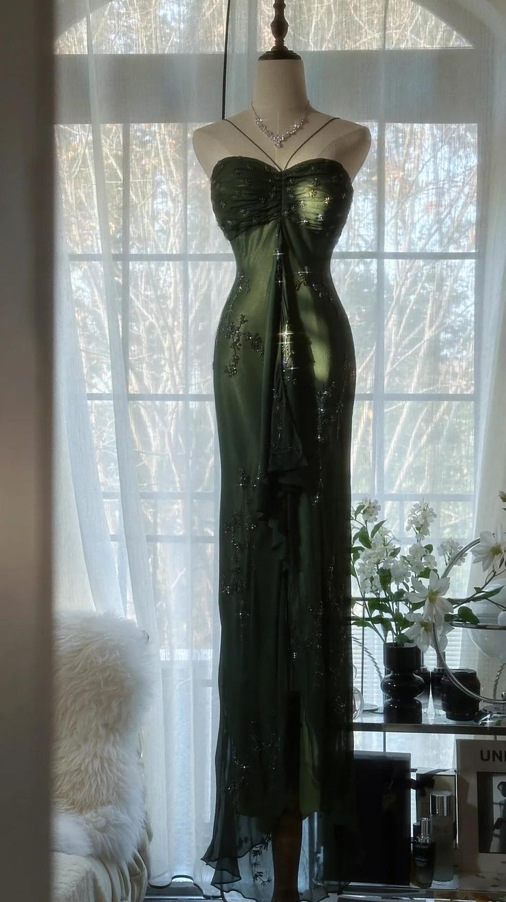Charming Sheath Halter Beaded Green Chiffon Long Party Dress Evening Dress DP2331